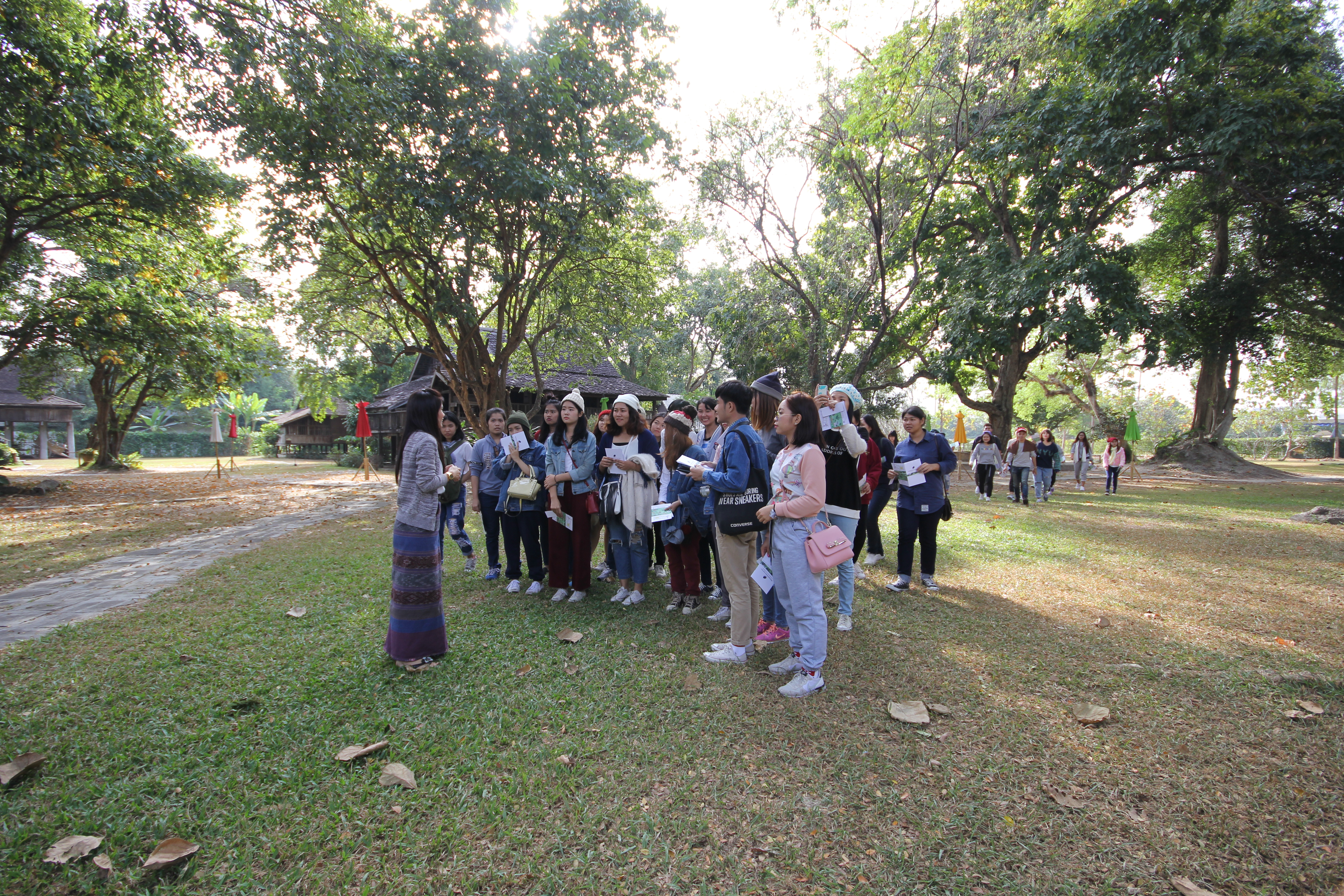 ให้การต้อนรับนิสิตจากชมรมศิลปะพื้นบ้านล้านนา มหาวิทยาลัยบูรพา
